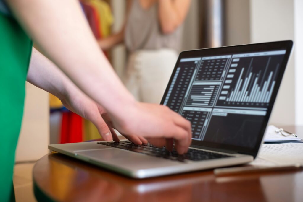 AI for restaurant customer retention dashboard showing repeat customer analytics
